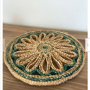 Vtg Natural Beige & Green Raffia Round Flower Shape 10" Trivet Rattan Hot Pad